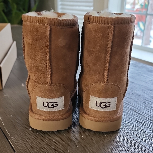 UGG Kids Boots - Picture 2 of 8